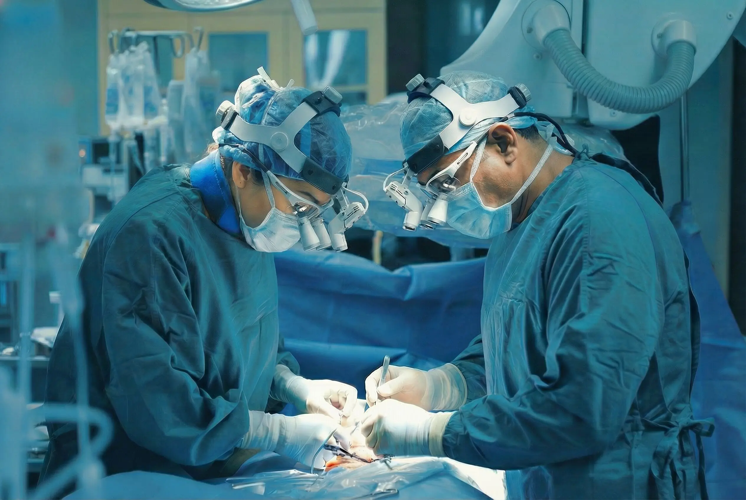 【手術是唯一解？】 影像看到異常 ≠ 一定要開刀。許多查不出原因的疼痛，真兇其實是隱藏的**「神經沾黏或關節結構病變」。這可透過免開刀的「精準修復」**獲得改善。